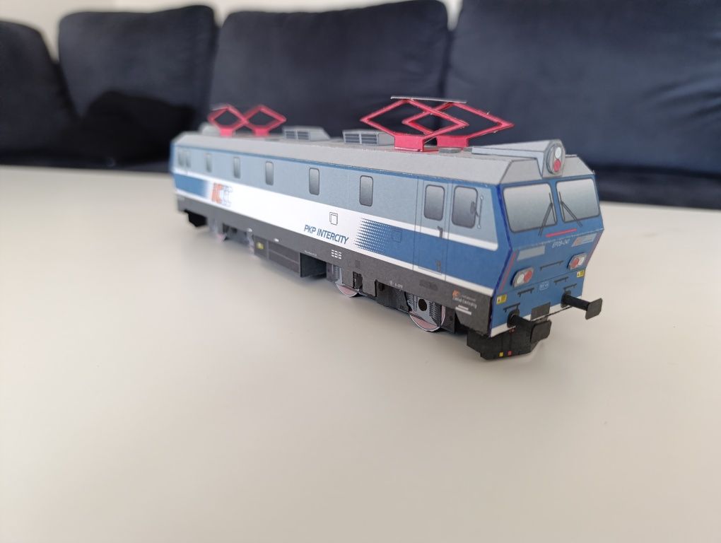 Model kartonowy pociąg autobus lokomotywa duża pasażerska  EP09