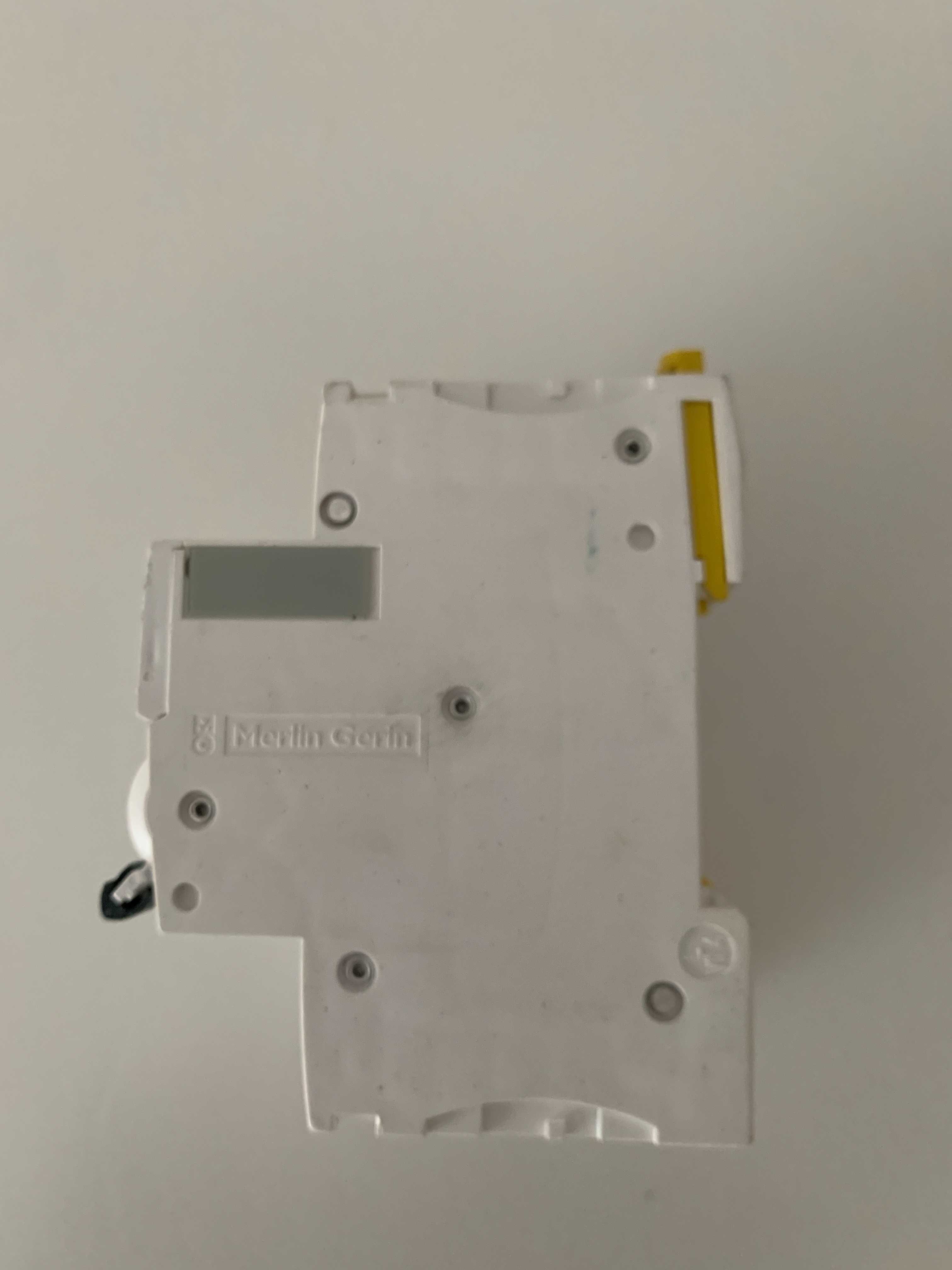 Interruptor Schneider Electric A9F94425