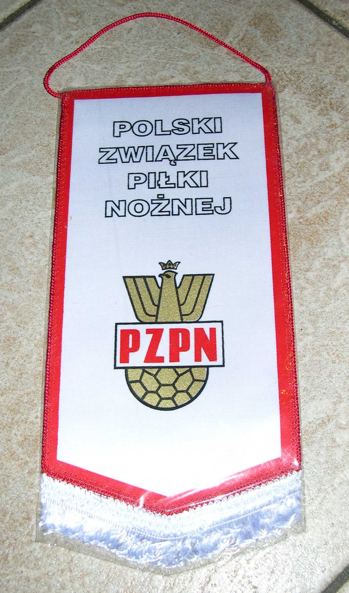 Proporczyk Polski Związek Piłki Nożnej PZPN z lat 90 jak nowy