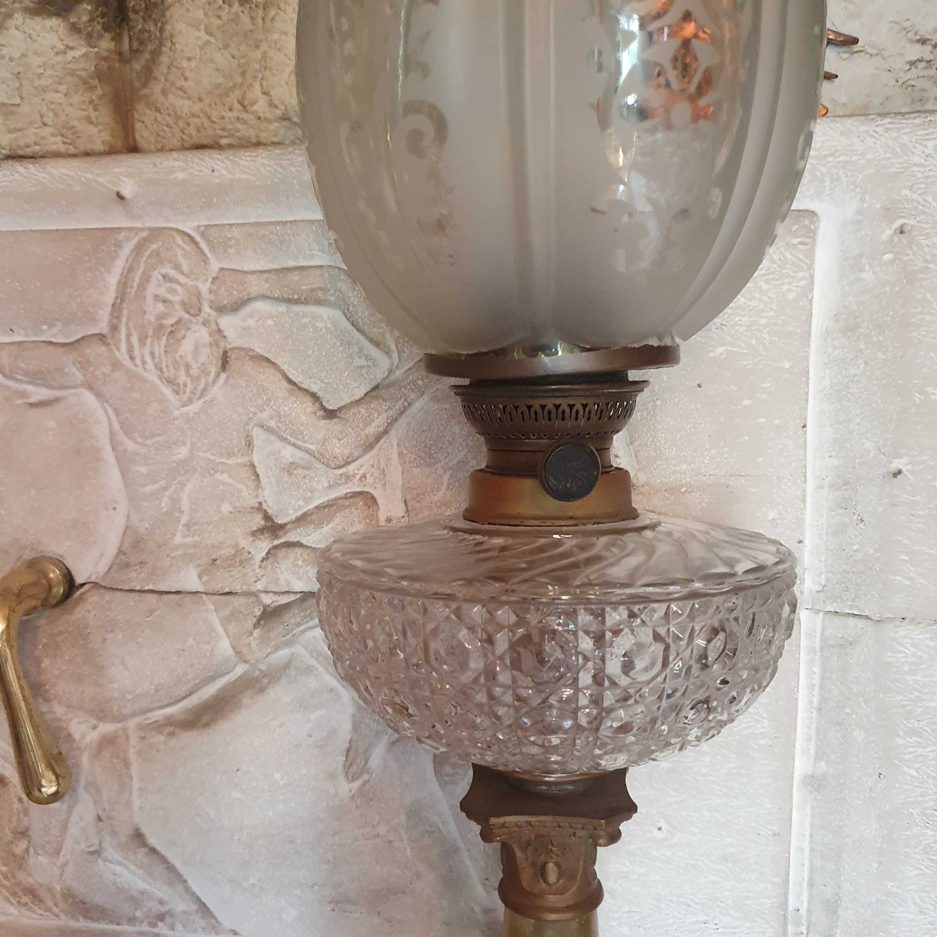 Sprawna lampa naftowa z XIX wieku