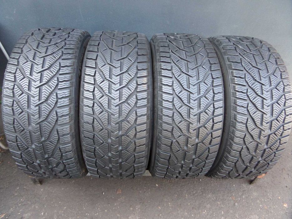 56. Opony zima 235/45/18