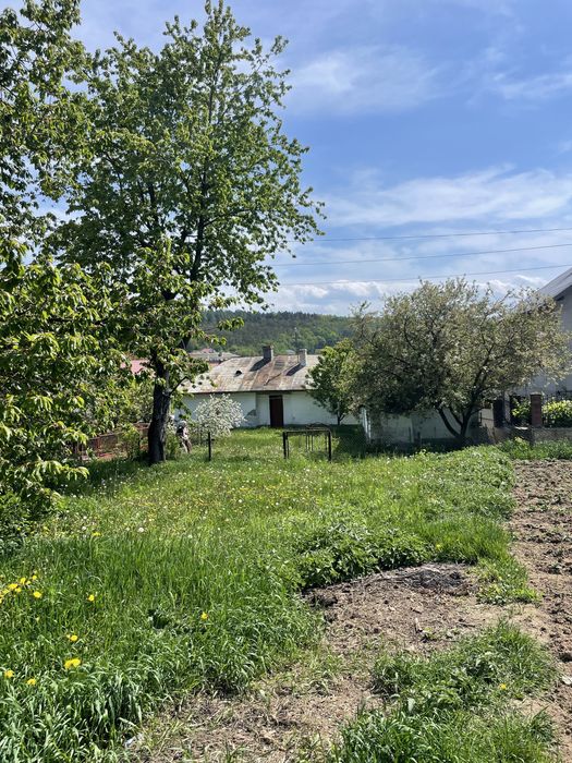 Дві земельні ділянки під забудову