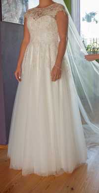 Suknia ślubna tiulowa z koronkami