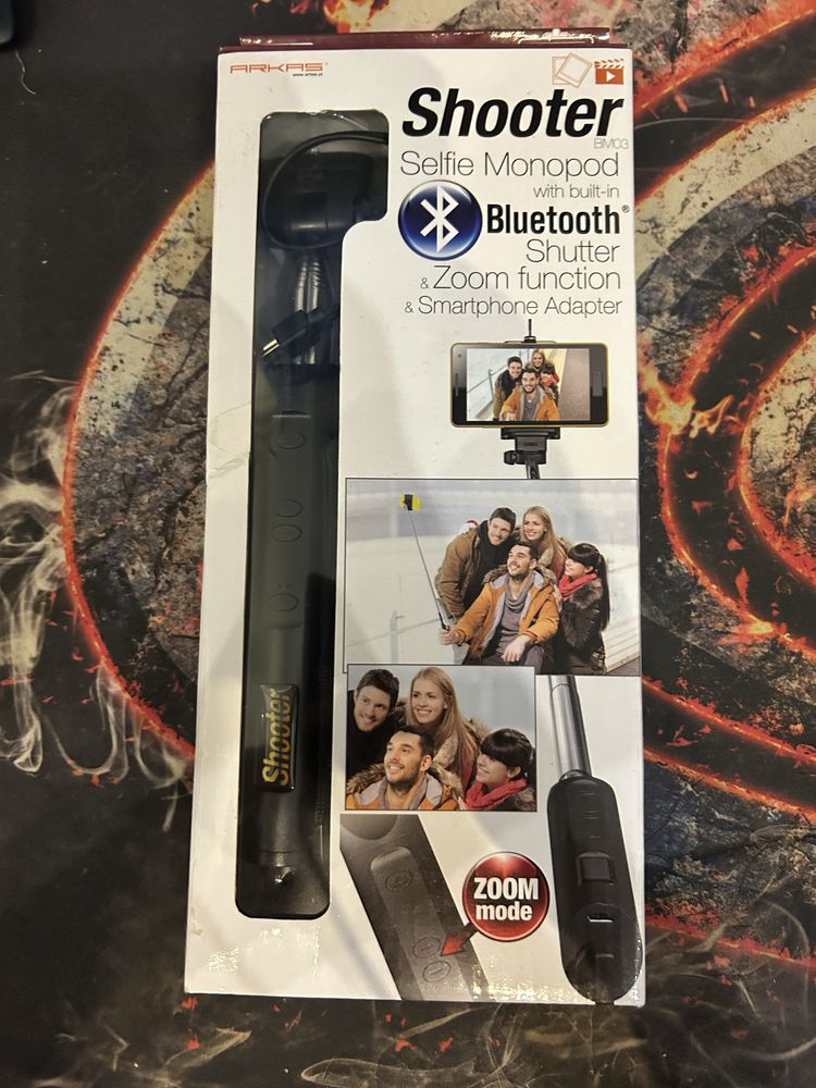 Selfie stick z wbudowanym wyzwalaczem