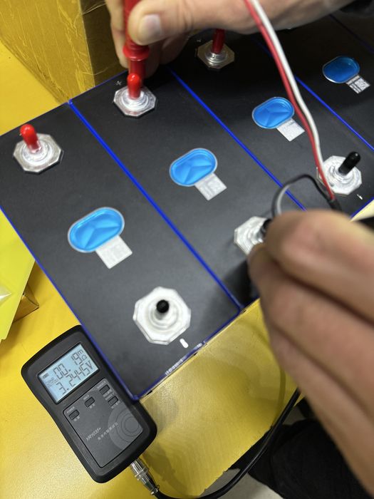 Акумуляторні комірки (акумуляторні батареї) LiFePO4 EVE 3,2 V/314Ah