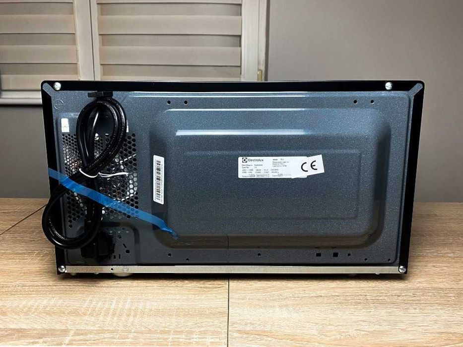 Kuchenka mikrofalowa ELECTROLUX EMM20000OK