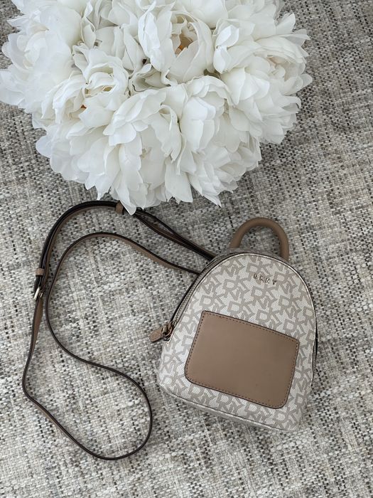Torebeczka plecaczek mini dkny beż