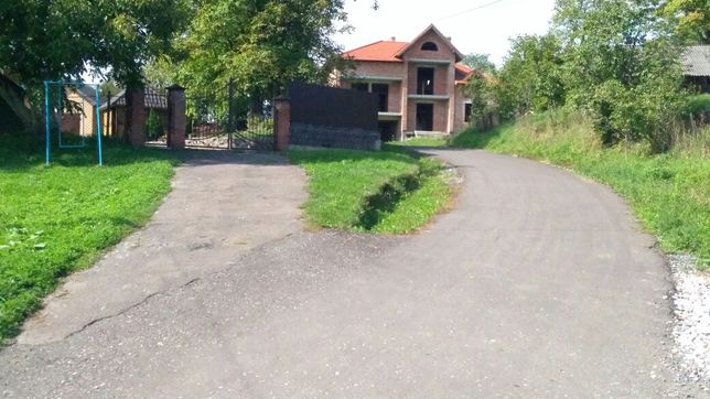 Будинок біля Трускавця(с. Модричі, 0.15 га білябудинкова територія)