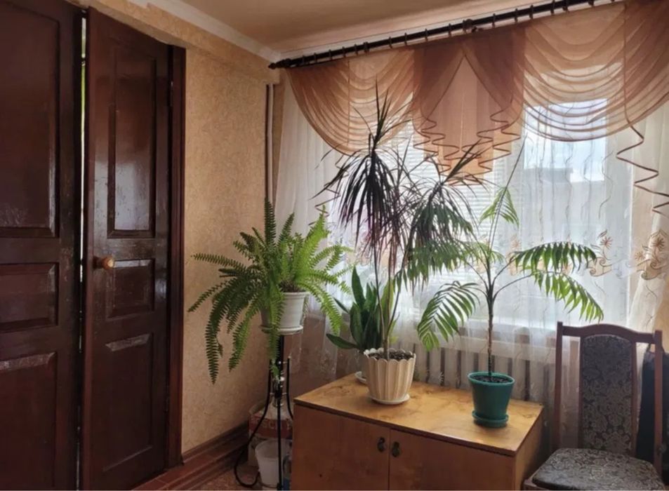 Продам чудову половину будинку на 3 спальні на Кущівці .