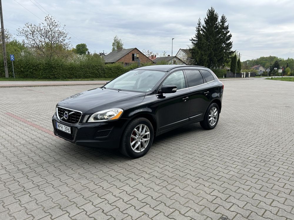 Volvo XC60 Momentum 2.0 D3 163KM Manual Hak BiXenon PDC Serwisowany