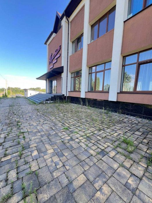 Продаж комерційного приміщення під ресторан та готель