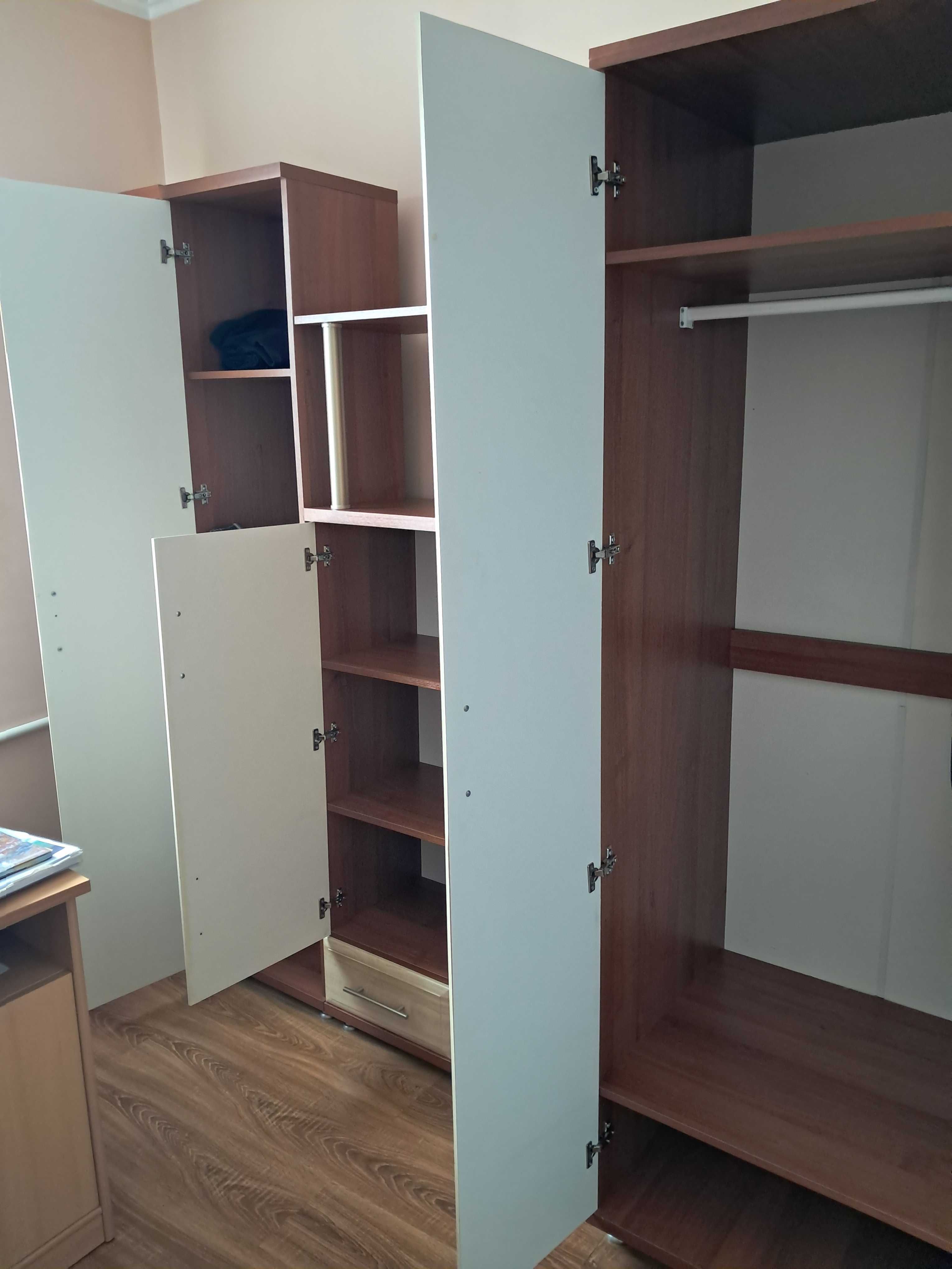 Стінка у дитячу кімнату . У гарному стані.