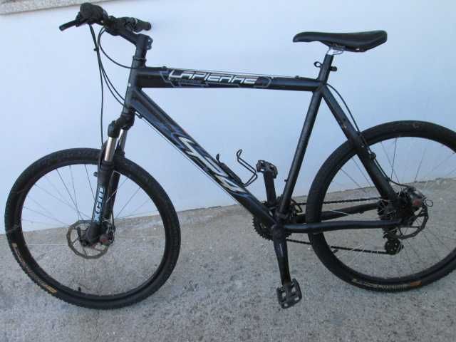 Bicicleta  de  mantanha  26     com  travoes   de  disco