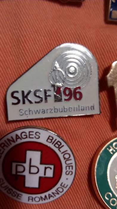 Pin metálico bom estado