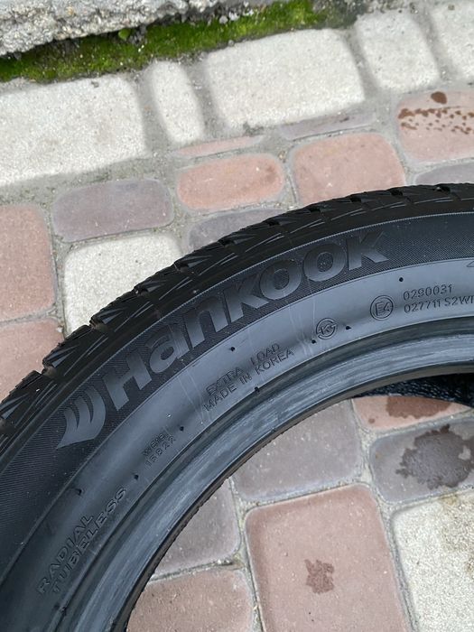 Зимові шини 215/55 R17 Hankook Winter I*Cept iZ2 98T 4ШТ.