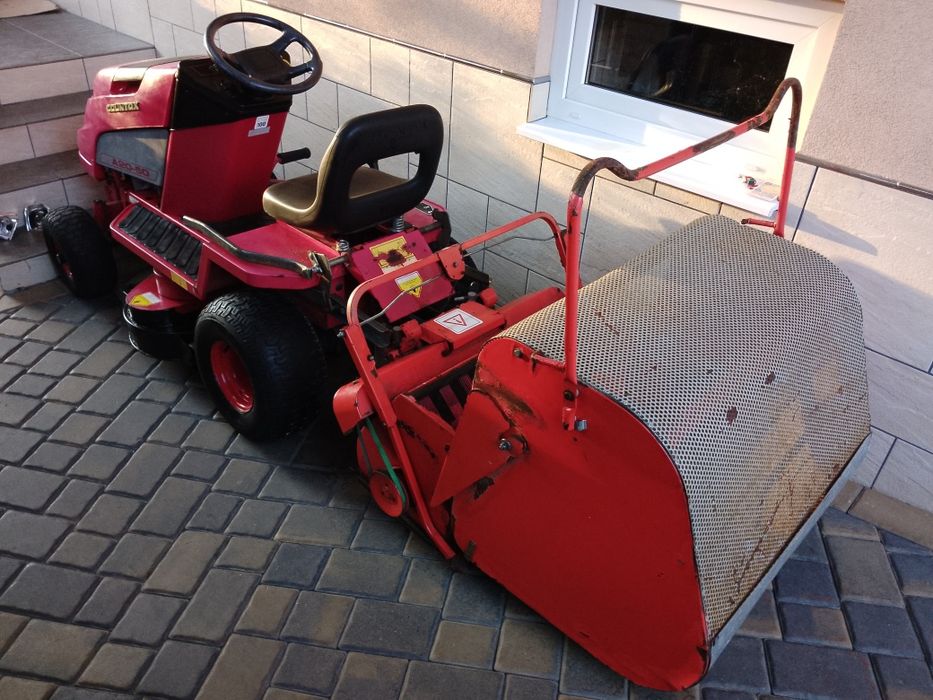 Traktorek kosiarka kosz zamiatarka (zbiera liście, śmieci)