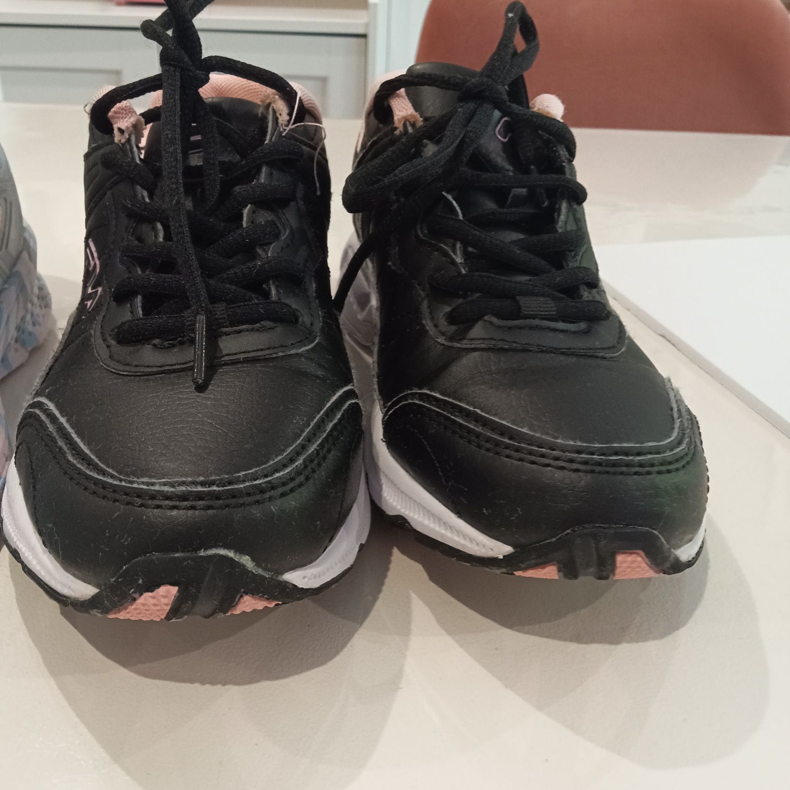 2 pares de ténis infantil