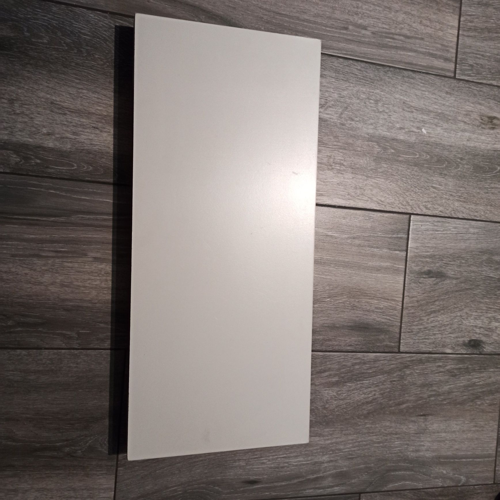 Biała półka Ikea Persby jak Lack 59 cm