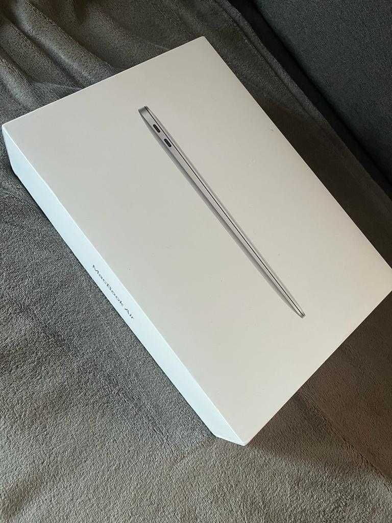 Macbook Air 13 SSD 256GB/RAM 8GB stan IDEALNY! + dodatki!