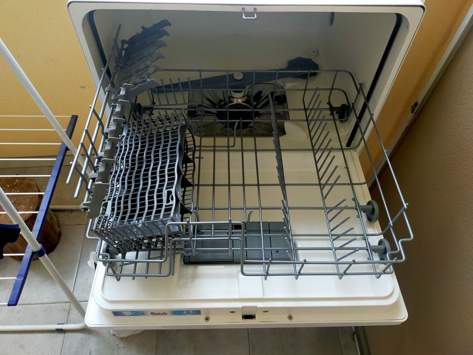 Посудомийна машина Electrolux