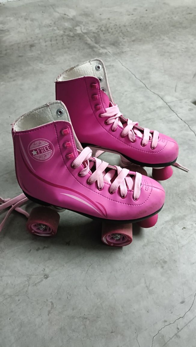 Patins 4 rodas cor-de-rosa