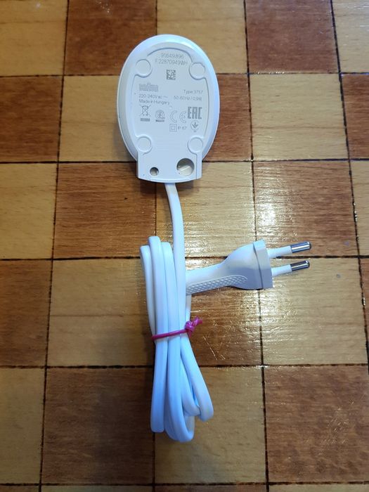 Зарядний пристрій для зубної щітки.