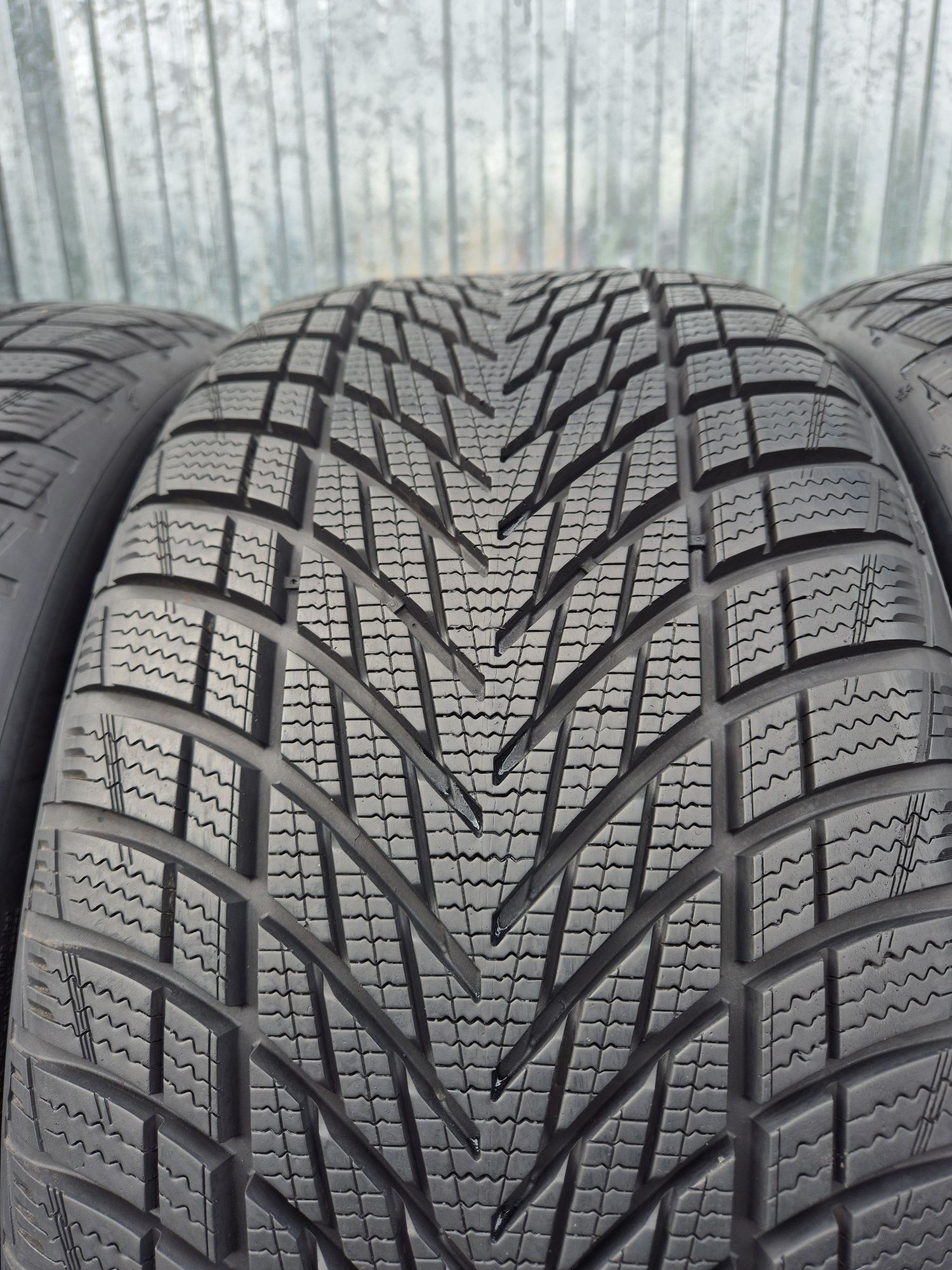 Opony Zimowe 245/40R18 GOODYEAR,  DOT23
