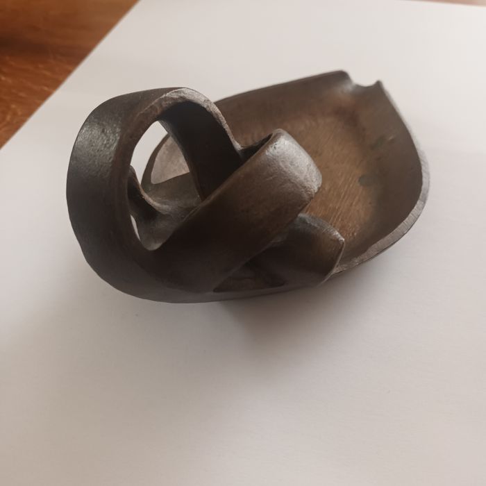 Stare naczynie z mosiądzu