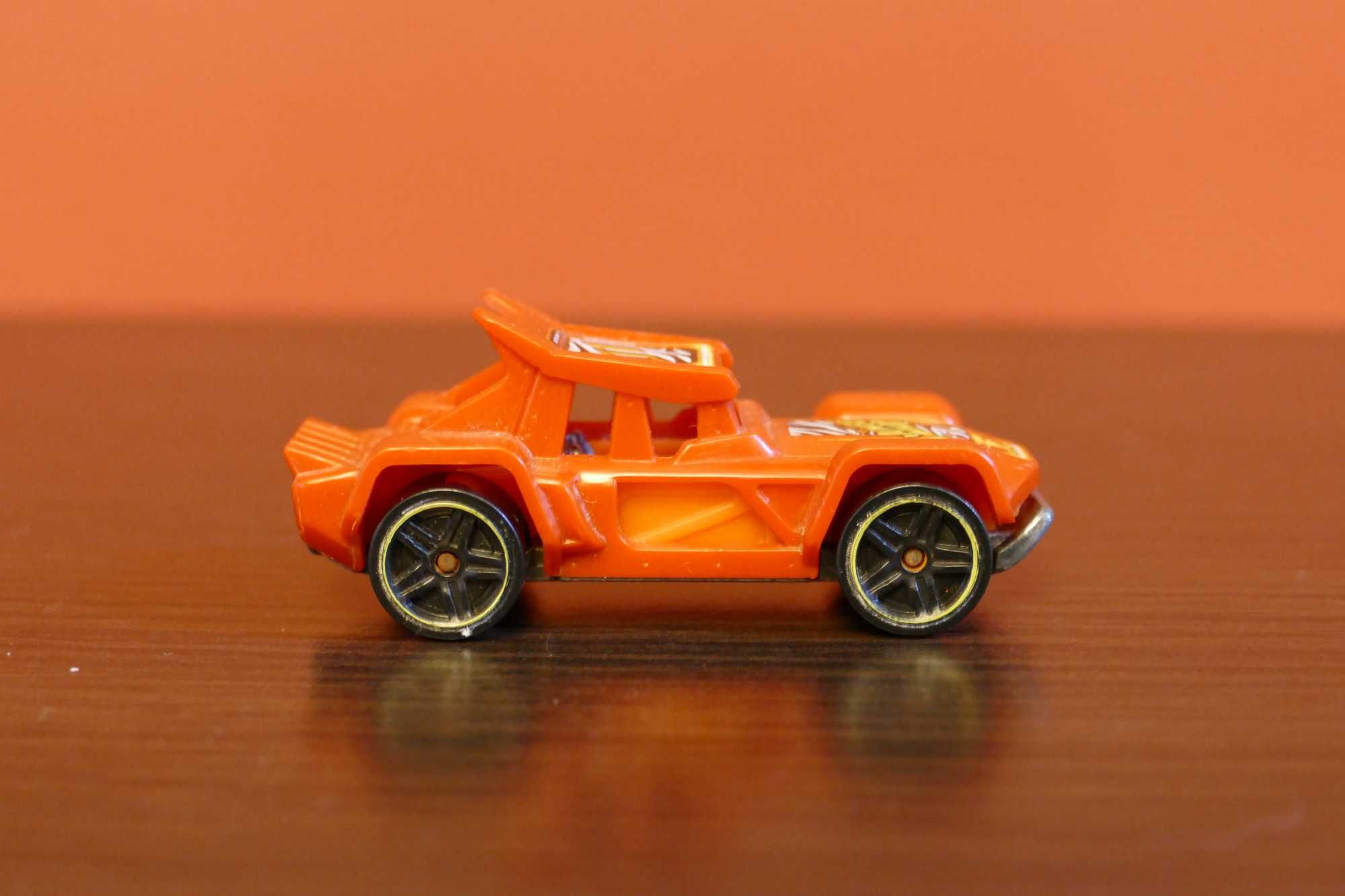 Hot Wheels autko "Resorak" CFG90 2014