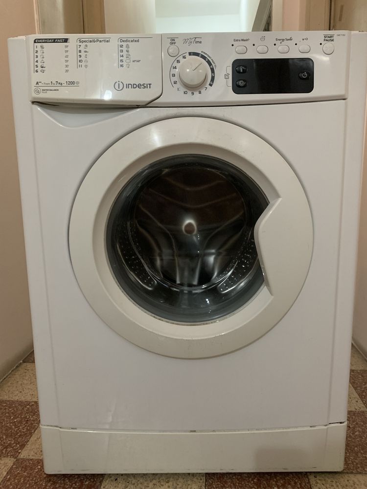 Máquina de Lavar Roupa INDESIT EWE 71252 W (7 kg - 1200 rpm - Branco)