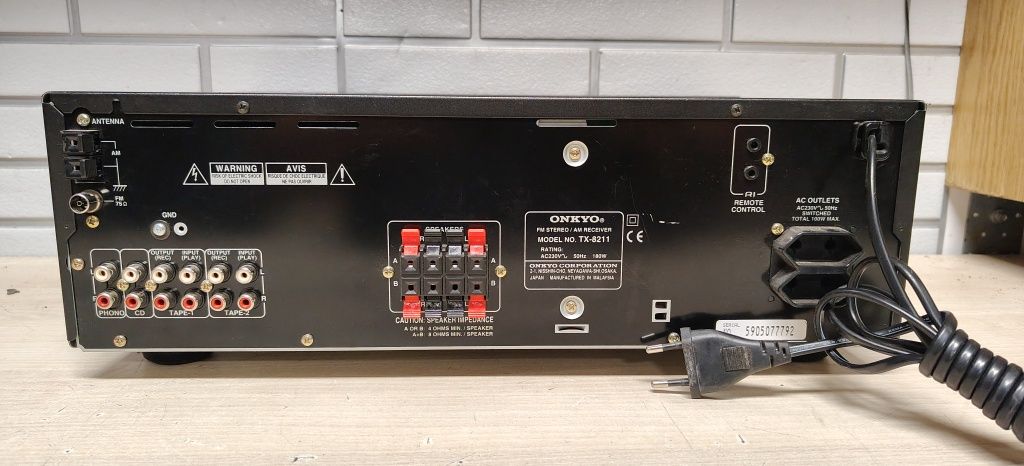 Amplituner stereo ONKYO TX-8211