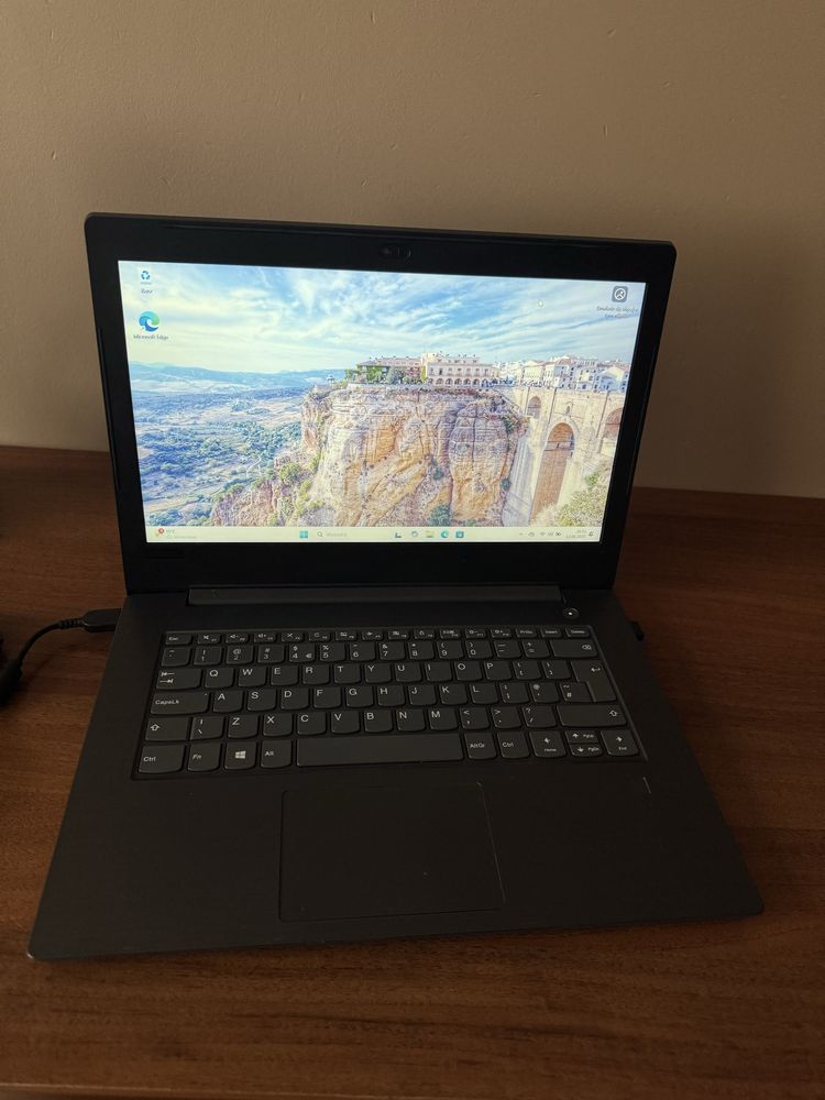 Laptop lenovo V330 -14IKB