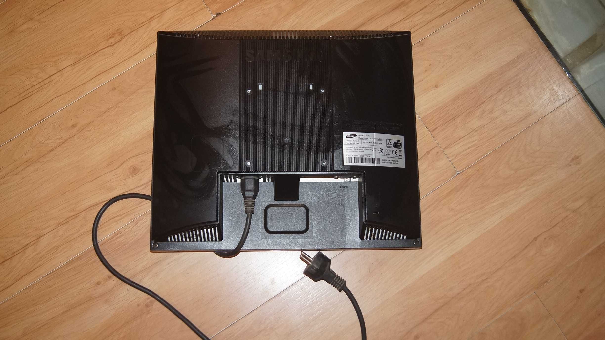 Monitor 17 Samsung SyncMaster SM 713N