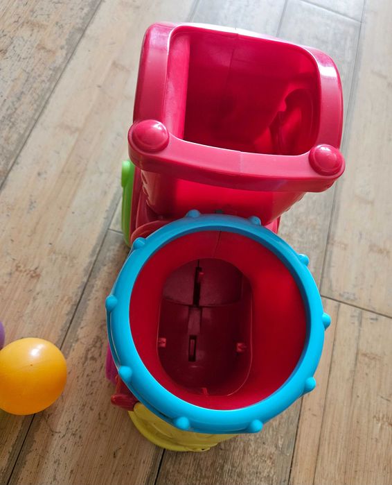 Ciuchcia Playskool pociąg z dźwiękiem i piłeczkami