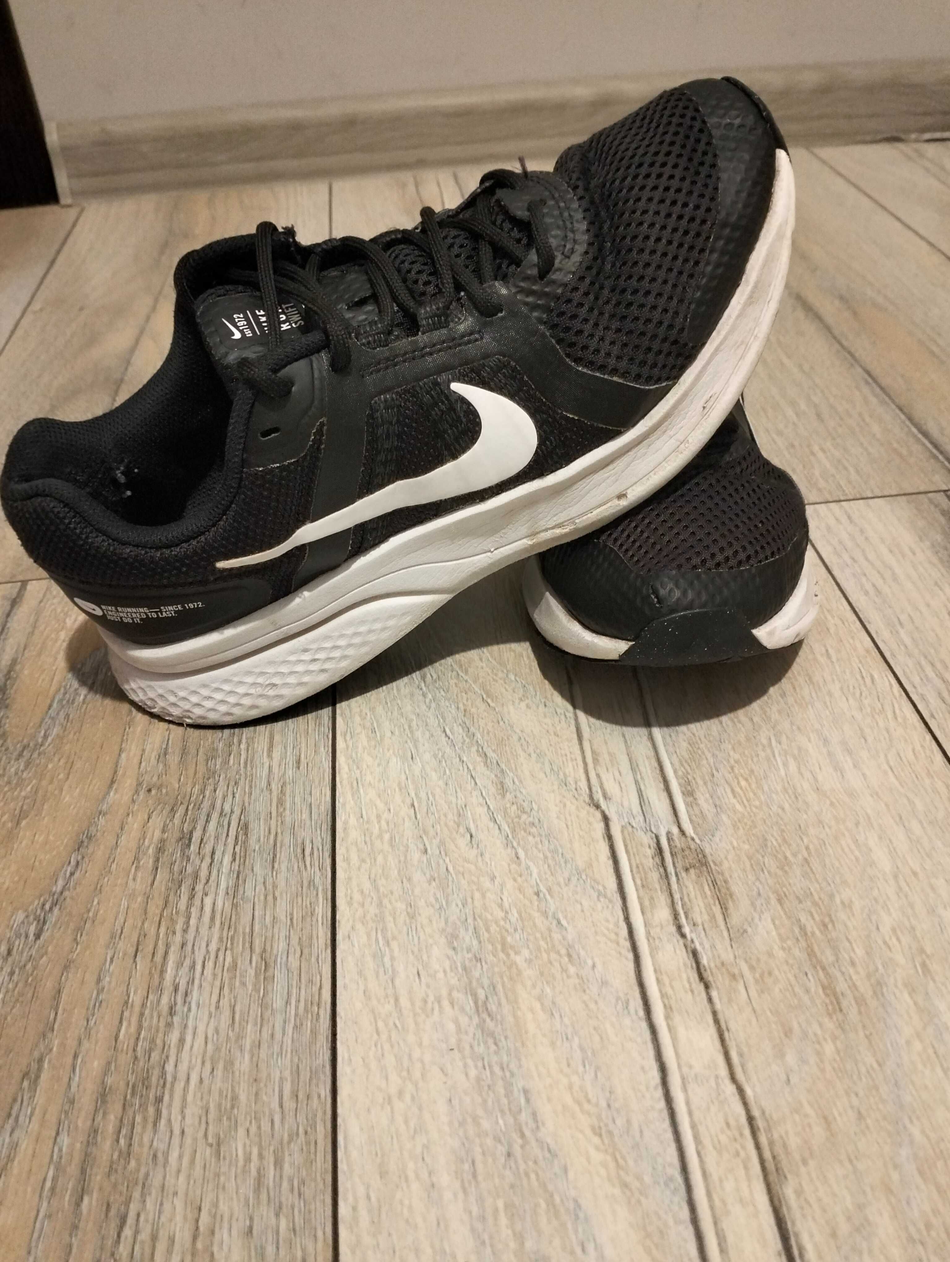 Buty Nike Run Swift r.40