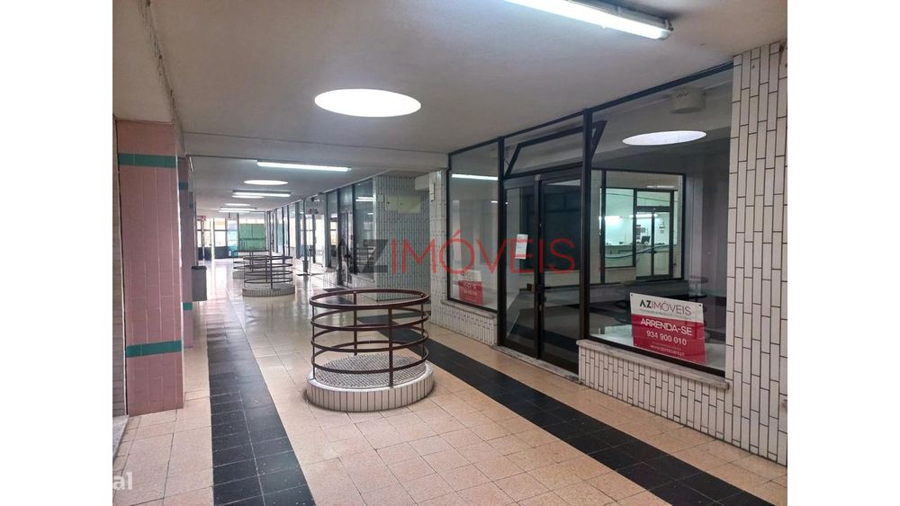 Espaço Comercial Em Leiria