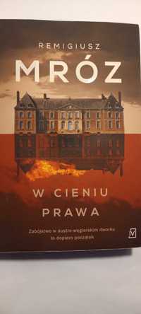 "W cieniu prawa" Remigiusz Mróz