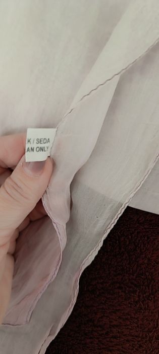 Echarpe lilás em degradê. Usada. 100% seda