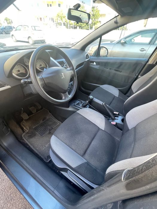 Peugeot 207 - ano de 2006