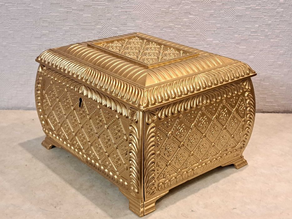 На подарок - Бронзовая шкатулка, ларец СССР  - сплав.