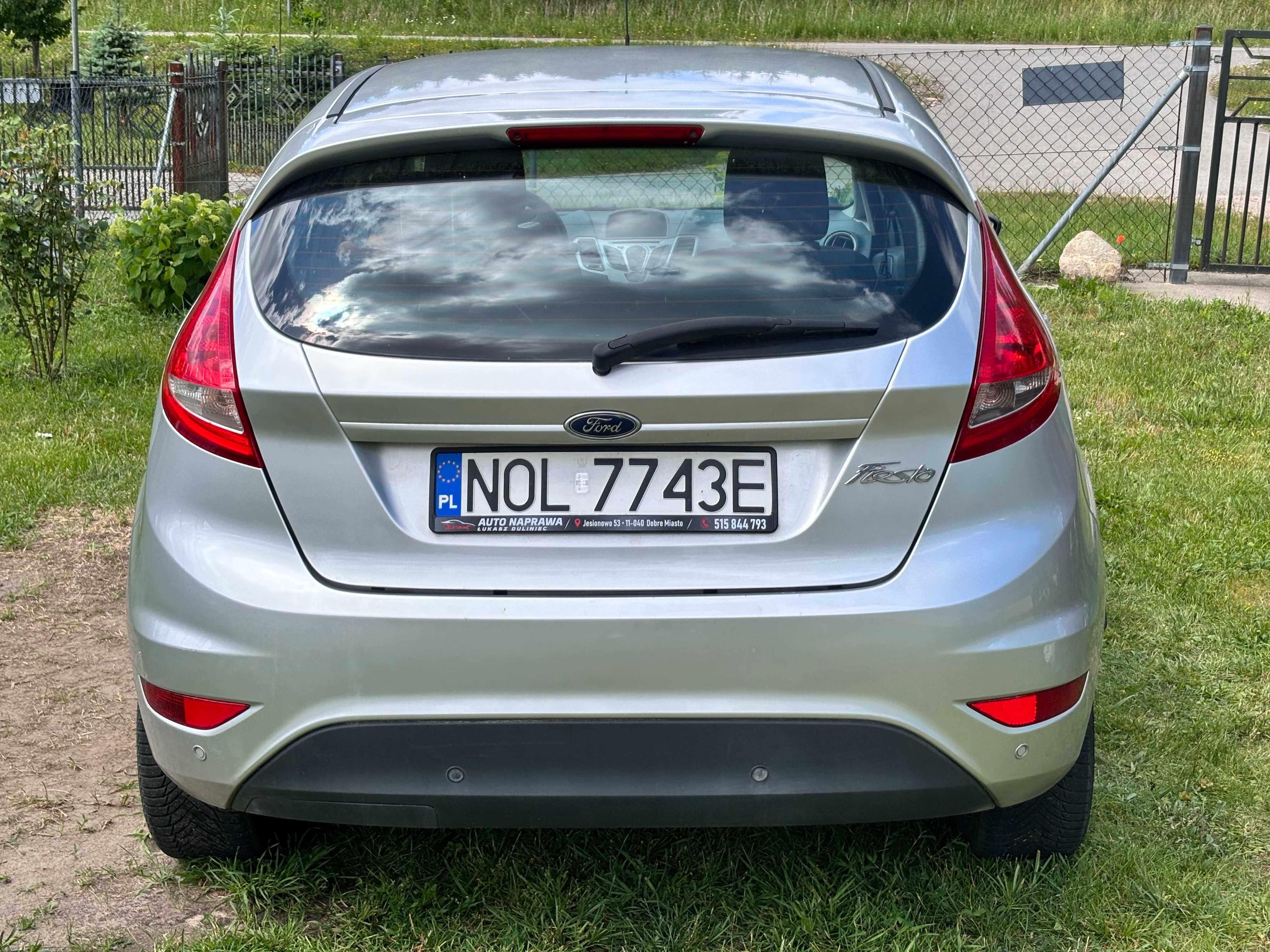 Srebrny Ford Fiesta 1.25 benzyna 82KM