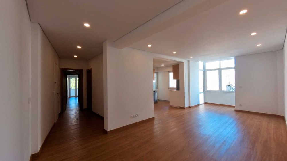 Apartamento T3 Linda-a-Velha totalmente remodelado 110m2
