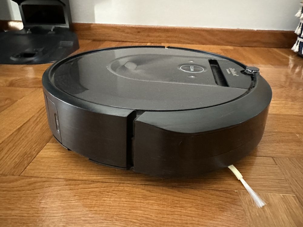 Roomba i7 com estação  de esvaziamento automático