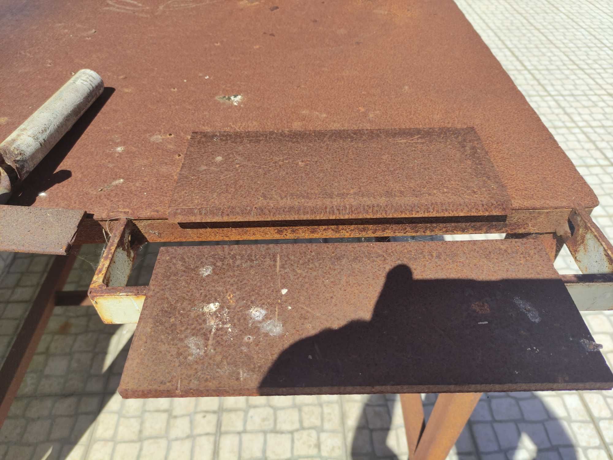 Mesa de trabalho para soldar