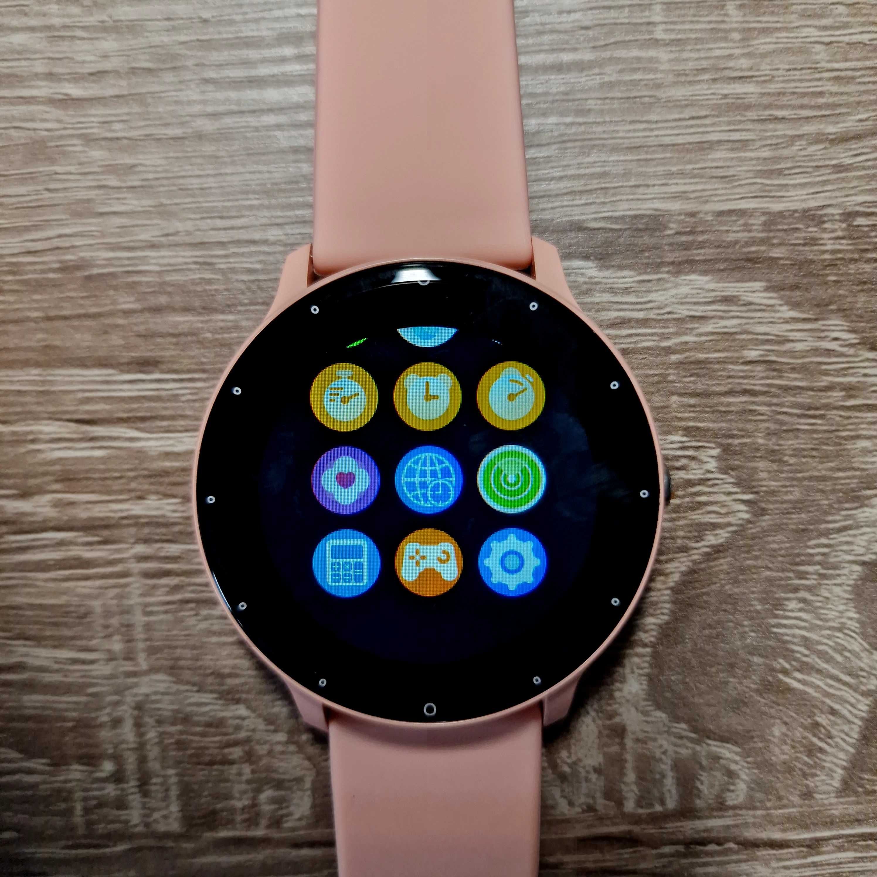 Inteligentny zegarek-smartwatch w damskiej wersji