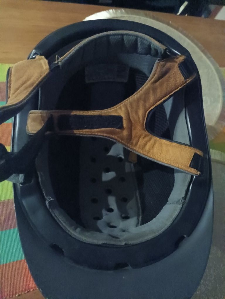 Kask jeździecki czarny