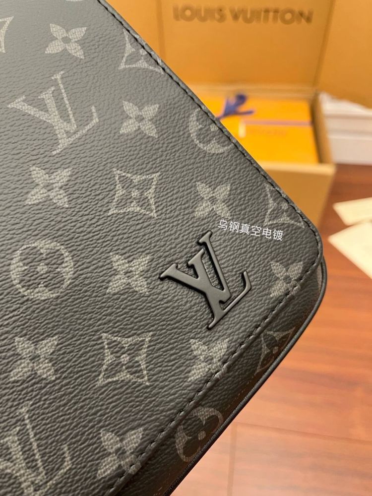 Сумка Louis Vuitton District