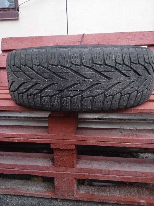 Резина Nokian 215 60 R17  1 шт.