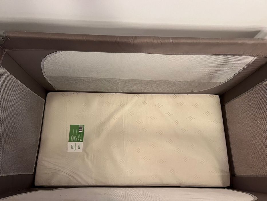 Berço e colchão de viagem