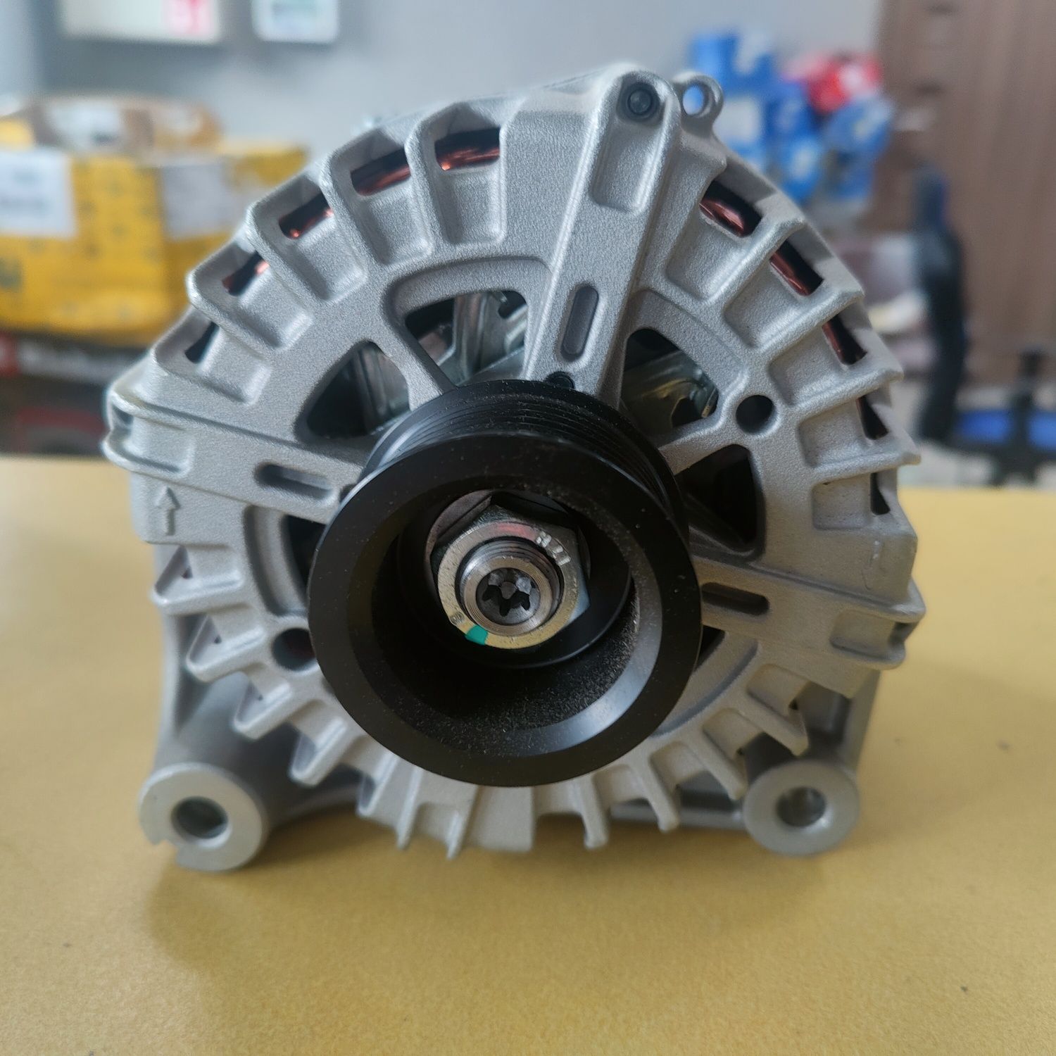 BMW F10 F01 E70 3.0D nowy alternator Hella